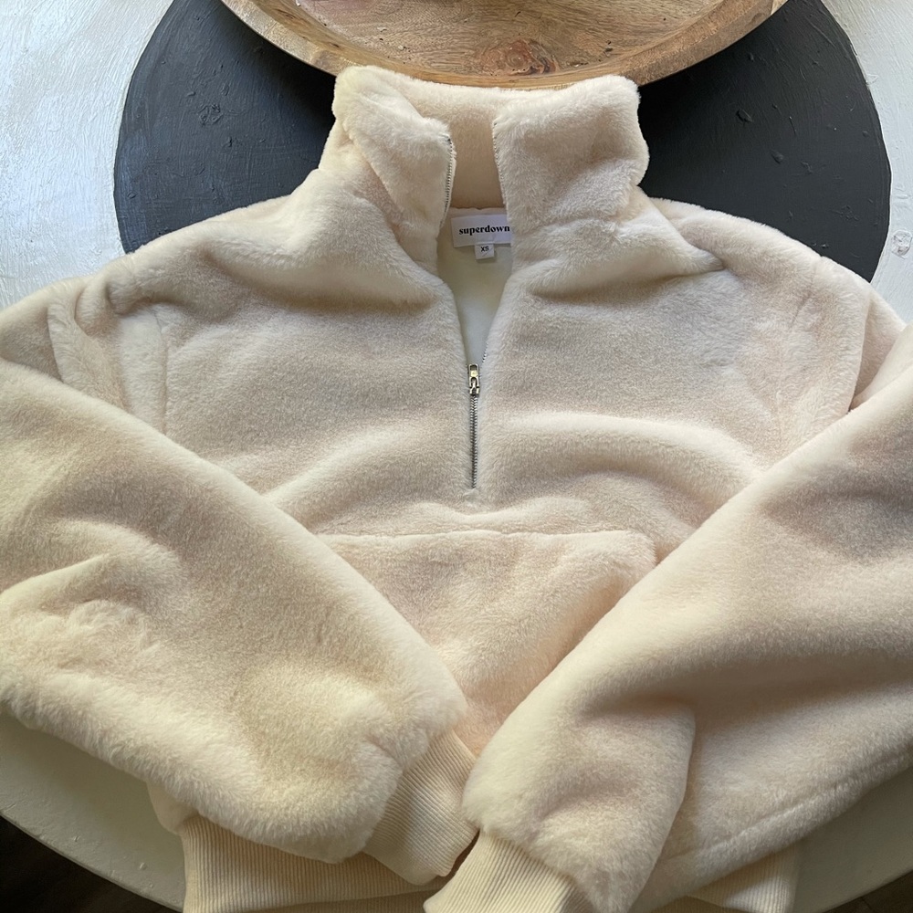 Cozy cream cropped pull over... cute for fall!